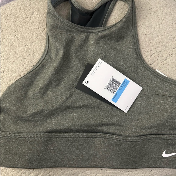 Nike sports bra New with tags - Picture 3 of 4